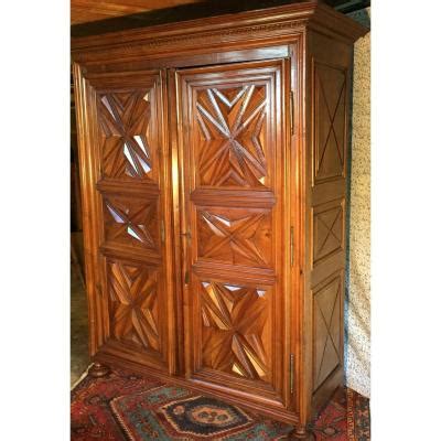 Armoire Ancienne Pied Boule Le Specialiste Du Meuble Ancien