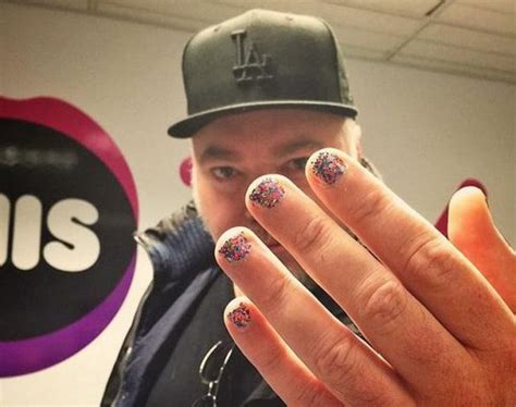 Unhas Masculinas Pintadas A Tend Ncia Masculina De Homens Que