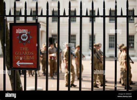 Wellington barracks in central london hi-res stock photography and images - Alamy