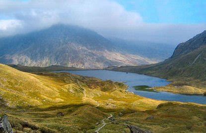 Cwm Idwal - An illustrated guide to Snowdonia National Park