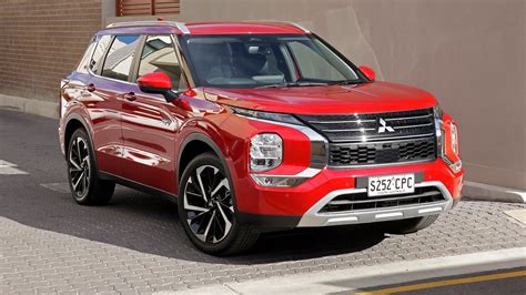 Mitsubishi Outlander 2022 Red