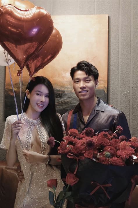 V V N Thanh Khoe Nh T Nh T C Ng B N G I Hot Girl K M Th Ng I P Ng Y U