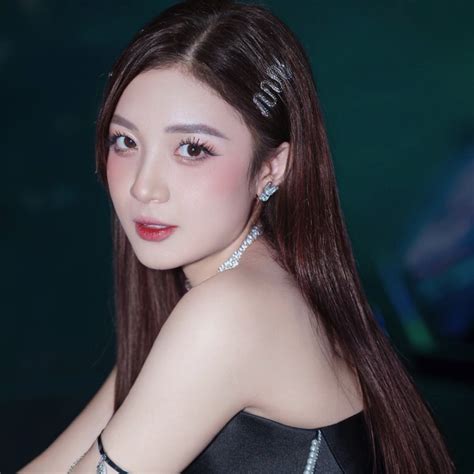 Nữ MC hot nhất Liên Quân chỉ đích danh đáp trả cực gắt bình luận khiếm nhã của fan nam