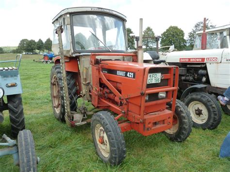 Renault 421 steht anl. der Oldtimeraustellung des Deutz-Club Allmus auf ...