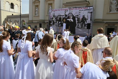 Centralna procesja Bożego Ciała w Warszawie Ołtarze nawiązywały do