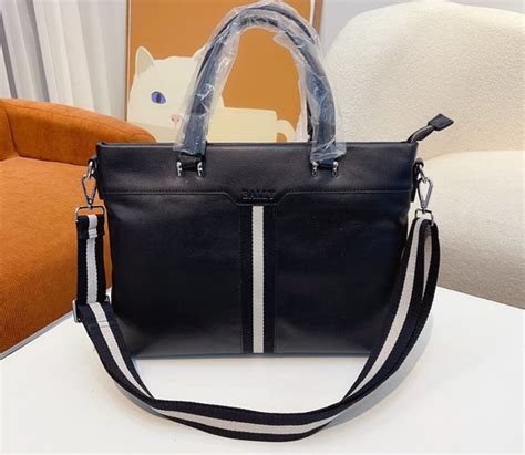 Сумка Bally - купить с доставкой по выгодным ценам в интернет-магазине ...