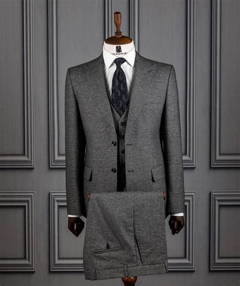 Pin By Sergy Munguanbe On Suit Man Dress Suits For Men Fashion Suits