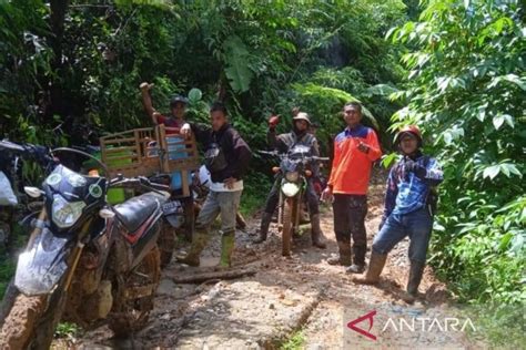 Bnpb Alat Berat Dikerahkan Buka Jalan Dari Longsor Di Polewali Mandar