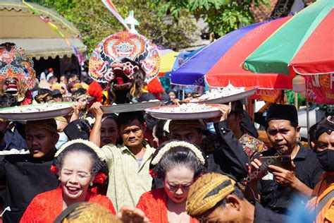 Javanese Thanksgiving Indonesian Also Call It Larung Semboyo Labuh