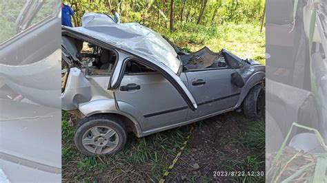 VÍDEO Carro fica completamente destruído após cair de viaduto no ES