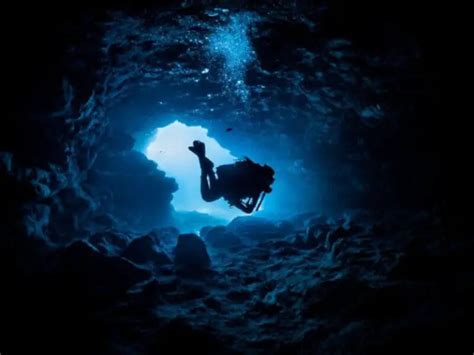 Cientista Encontra Um Buraco No Fundo Do Oceano E Fica Surpreso Ao