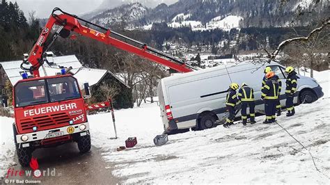 Oö Zwei Transporter Bergungen und ein Ölaustritt in Bad Goisern am 19