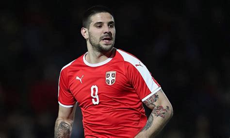 Diario HOY Vlahovic Y Mitrovic Estandartes De Serbia Para La Copa