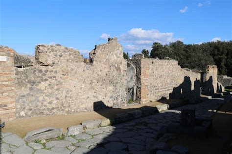 Viii Pompeii December Entrance Doorway In Centre On North