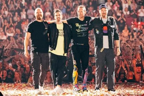 7 Lagu Coldplay Terbaik Wajib Nyanyi Bareng Kalau Nanti Jadi Konser Di