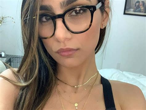 Download Mia Khalifa Pictures