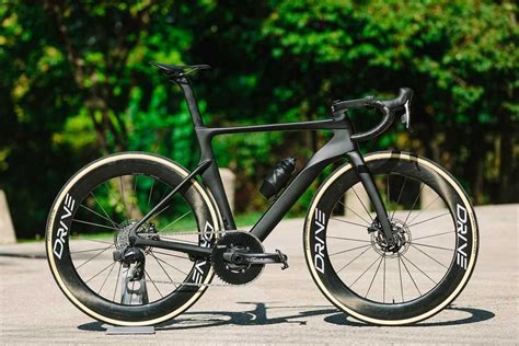 An Yishun R086D Aero Carbon Road Bike Elitewheels