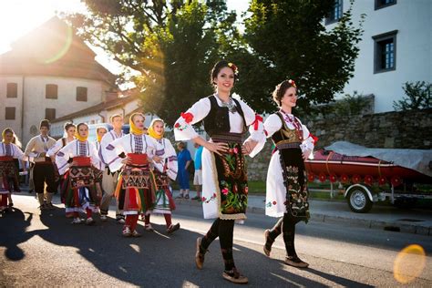 Ovo su neki od najčudnijih običaja pojedini su donekle razumljivi ali