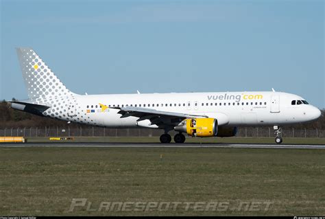 EC JTR Vueling Airbus A320 214 Photo by Samuel Rößler ID 1521845