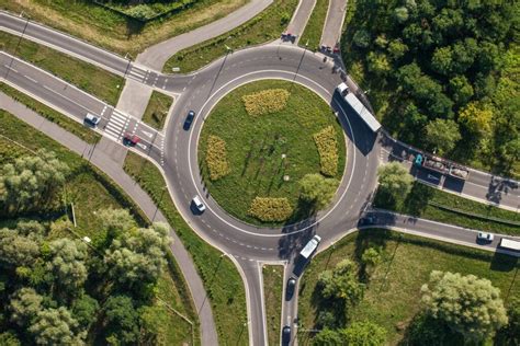 How to Properly Use a Roundabout - Cantini Law|Droit