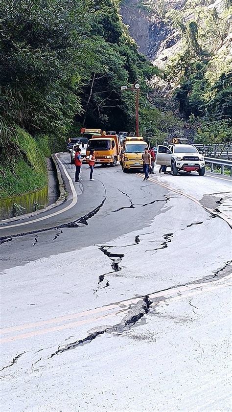 台14線759k忠勇橋路基下陷 路面嚴重龜裂道路封閉 生活 自由時報電子報