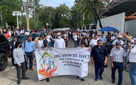 Marcha Coalición por Tabasco contra el ISSET exigen mejores