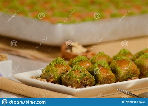 Postre Turco De La Cocina Turca Baklava Foto De Archivo Imagen De