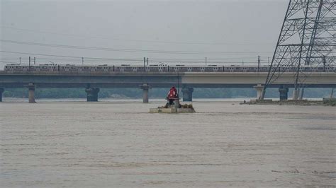 Yamunas Water Level Crosses Danger Mark In Delhi । दिल्ली में फिर