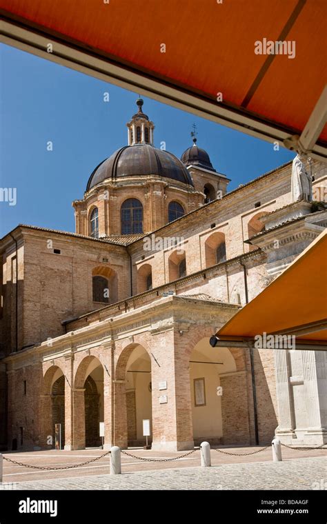 La Cattedrale Di Urbino Immagini E Fotografie Stock Ad Alta Risoluzione