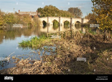 River Thames at the confluence with the River Windrush at Newbridge in ...