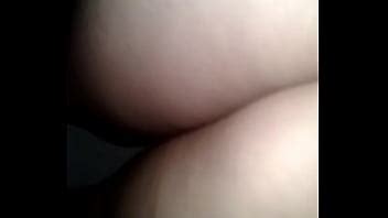 Rouler sur la caméra et montrer sa chatte XVIDEOS