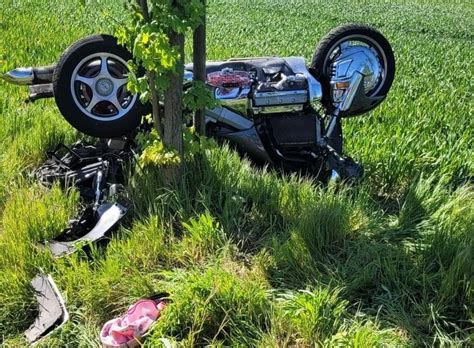 Zderzenie motocykla z quadem na drodze wojewódzkiej Wronki Sieraków