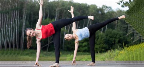 How To Do Half Moon Pose And What Are Its Benefits Ardha Chandrasana