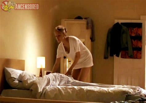 Naked Chiara Schoras in Was Sie schon immer über Singles wissen wollten