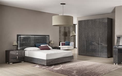 Italian Bedroom Sets - Luxury Modern and Classic Styles