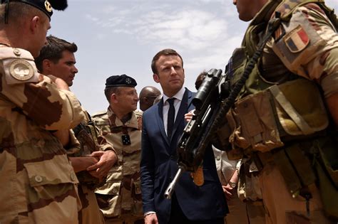 Emmanuel Macron En Chef Des Arm Es Au Mali