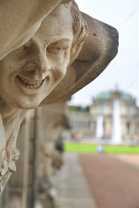 Closeup S Tiro Nu Sorrindo Est Tua Fonte E Jardim No Pal Cio