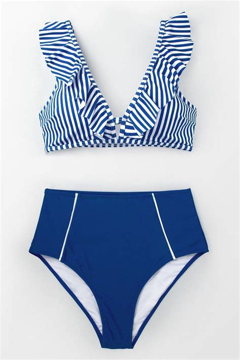 Spaziere In Unserem Blau Streifen Und Hign Waist Bikini An Den