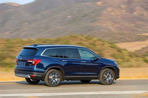 Best Midsize Suvs The Top Rated Midsize Suvs For 2019 Edmunds