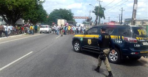 G1 Manifestantes liberam rodovia BR 316 em Marituba PA após