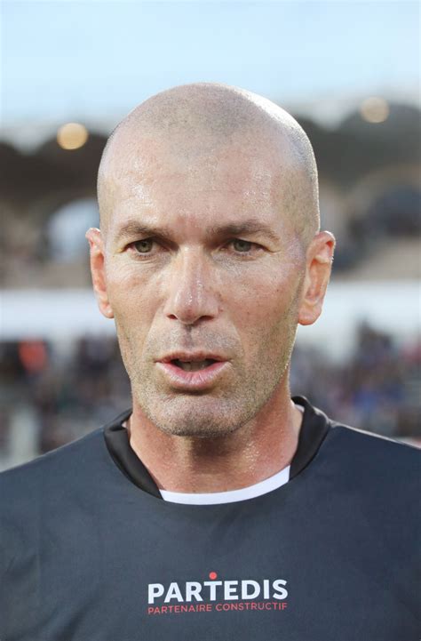 Photo Zinédine Zidane entraîneur du Real Madrid lors du Match des