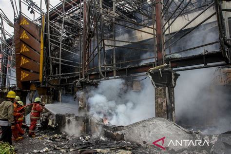 Kebakaran Gedung Mal Pelayanan Publik Pekanbaru Antara News