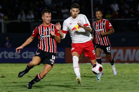 São Paulo leva virada no fim do jogo e perde fora de casa para o Red