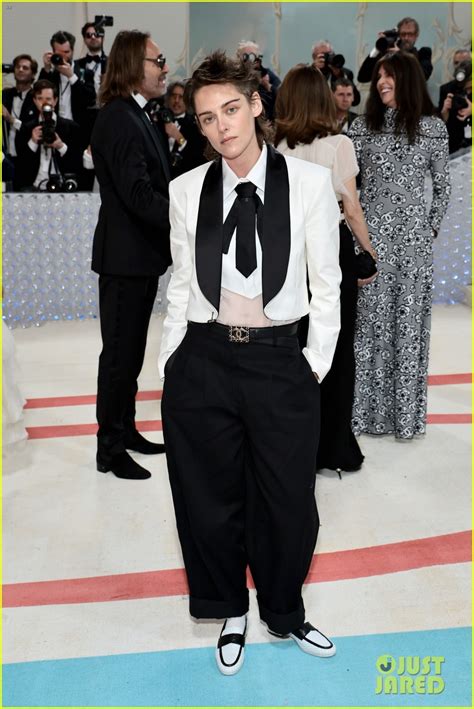 Kristen Stewart Pays Homage to Karl Lagerfeld at Met Gala 2023: Photo ...