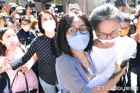 周玉蔻鞠躬道歉「有祕聞」 爆哭126秒控訪陳時中被剪成男女影片 Ettoday政治新聞 Ettoday新聞雲