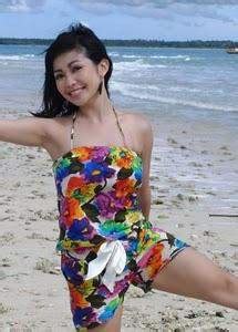 Chef Rinrin Mariska Sexy Pose Foto Artis Cewek Cantik Perawan Hot Non Telanjang Bugil