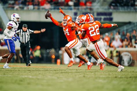 No. 5/4 Clemson beats Louisiana Tech, 48-20, in Prime-Time Matchup