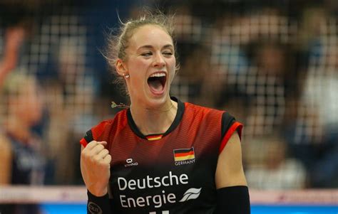 Bilderstrecke Zu Volleyball Star Louisa Lippmann Kehrt Nach Schwerin