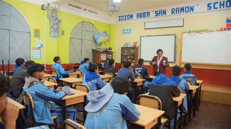 Escolares del Colegio San Ramón recibieron charla de orientación