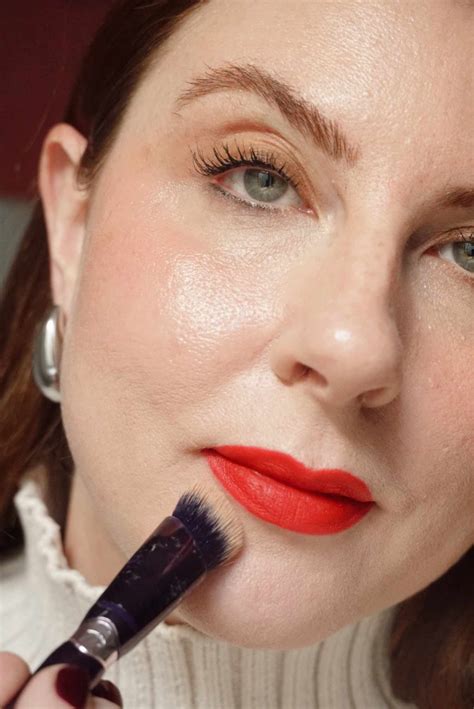 How To Apply Red Lipstick Flawlessly